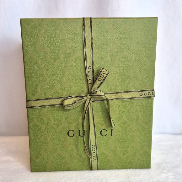 Gucci Cream Tote with Green Gift Box - Picture 13 of 17